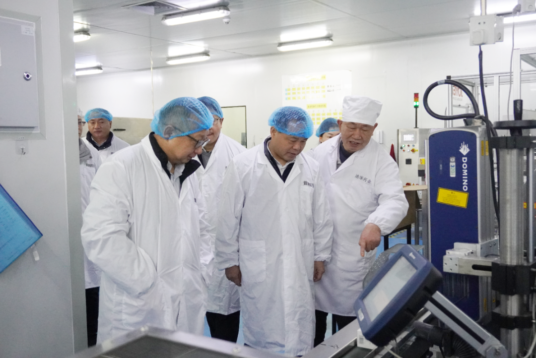 【企业新闻】重庆市万州经开区党工委副书记、管委会主任，区政府党组副书记钟涛一行莅临尊龙凯时-人生就是博药业考察调研